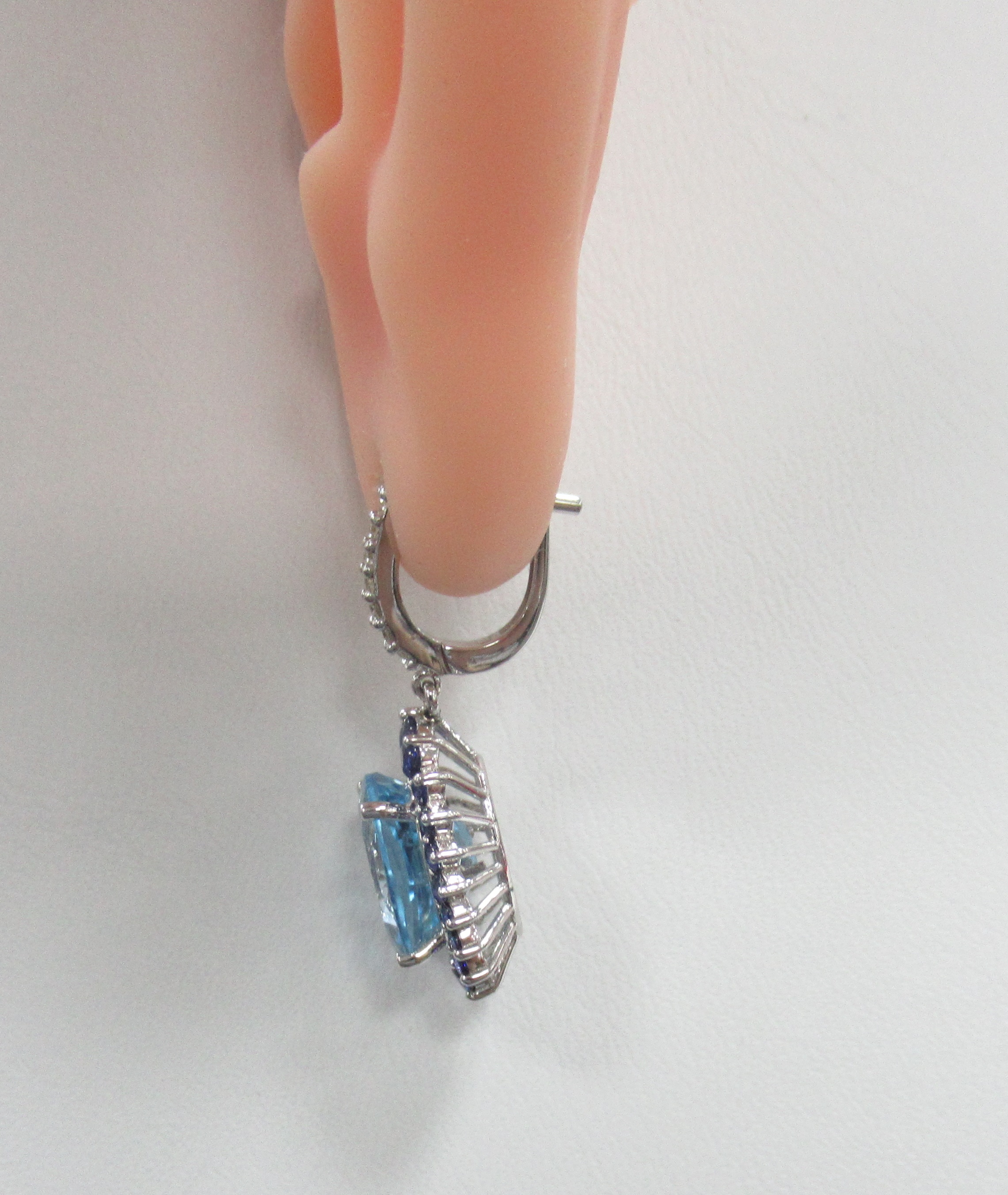 Серьги из белого золота с топазами